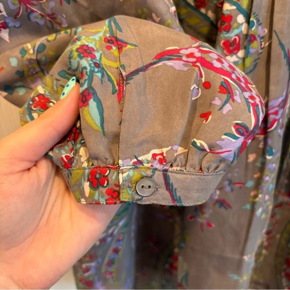 Sundance 100% Silk Gray Floral Tunic Blouse - Size Medium - Picture 4 of 6